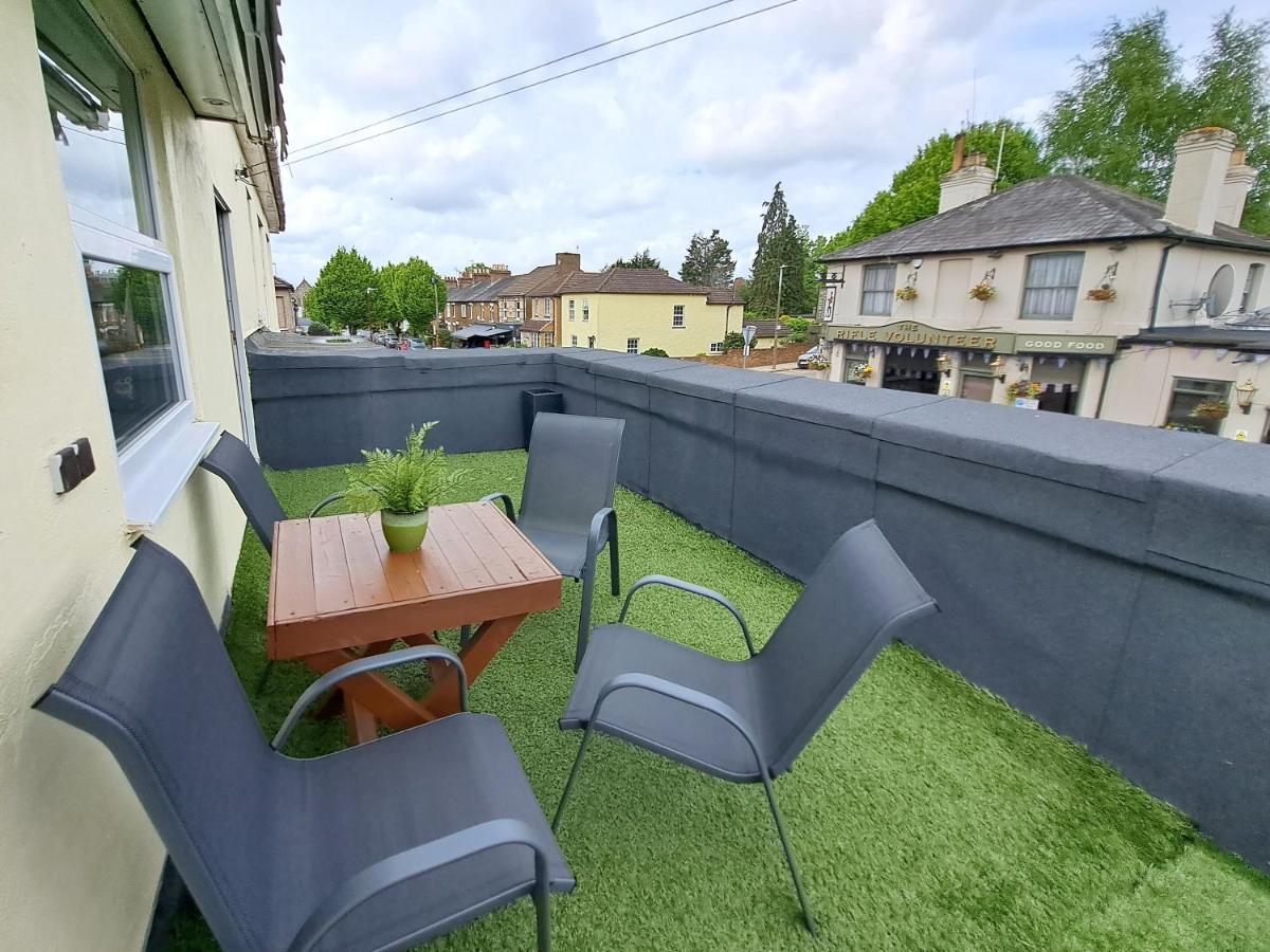 Bright 3 Bed Apartment With Terrace, Free Parking On Premises Уотфорд Екстериор снимка