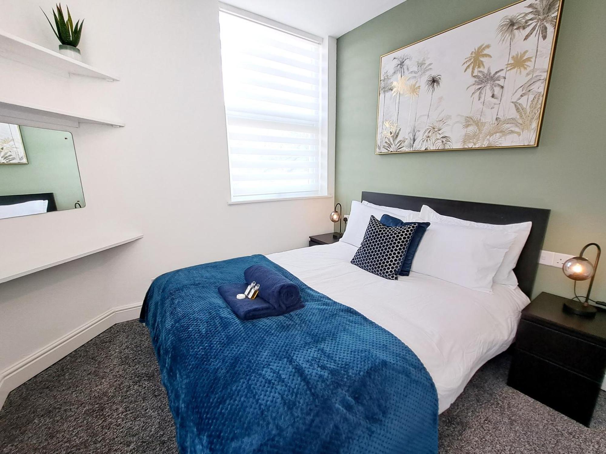 Bright 3 Bed Apartment With Terrace, Free Parking On Premises Уотфорд Екстериор снимка